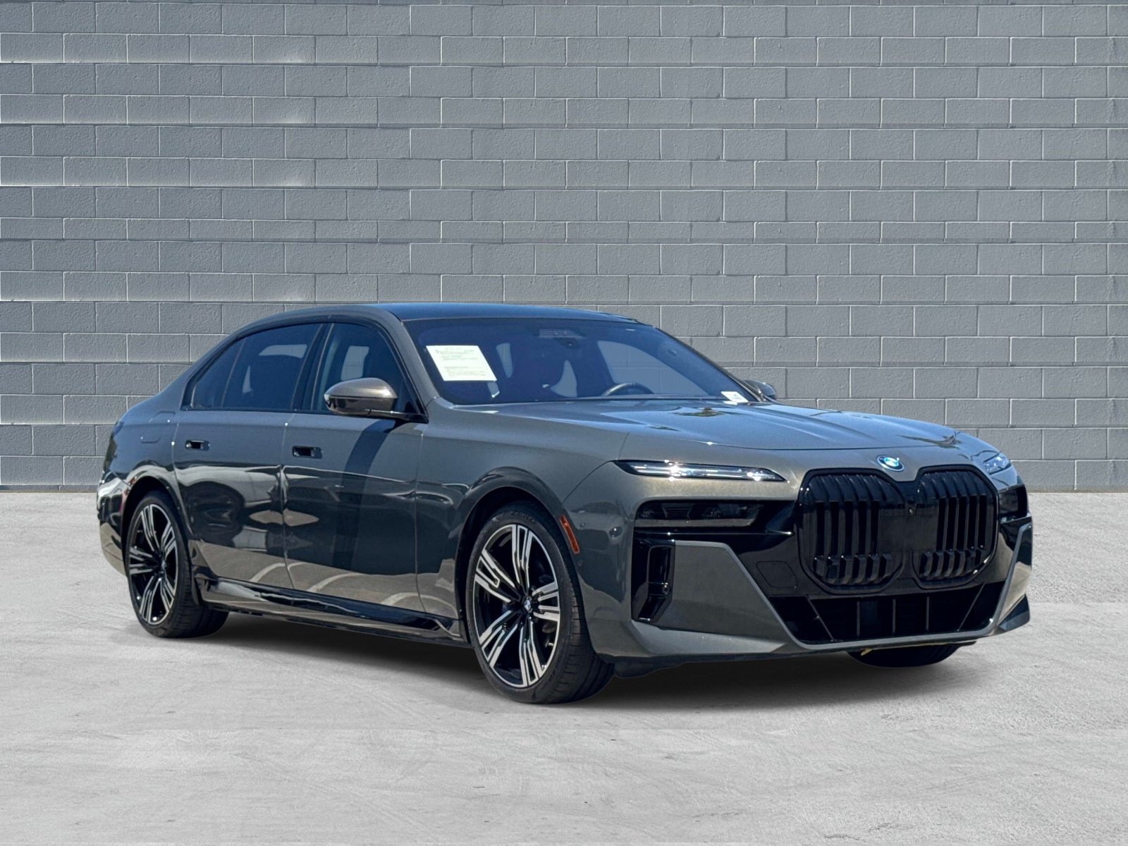 Used 2023 BMW i7 xDrive60 AWD/4WD image 1