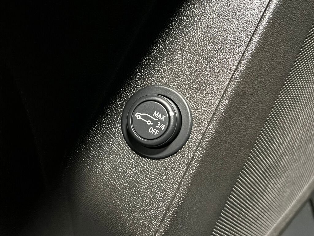 Used 2023 Chevrolet Equinox LT w/ Driver Convenience Package image 17