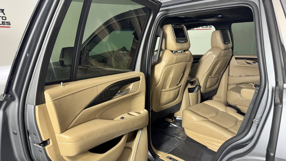 Used 2019 Cadillac Escalade Platinum AWD/4WD image 33