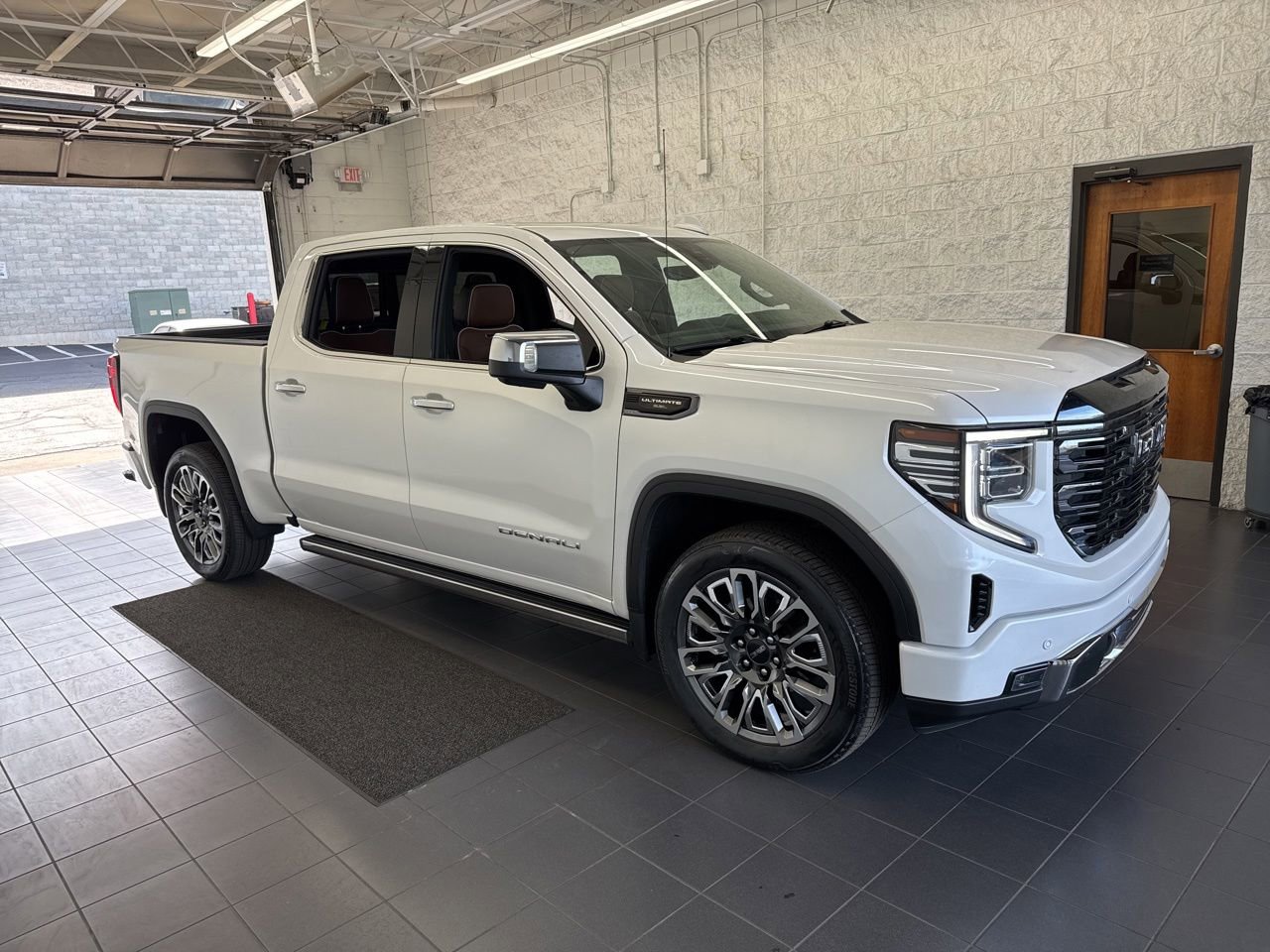 Used 2024 GMC Sierra 1500 Denali Ultimate AWD/4WD video 1