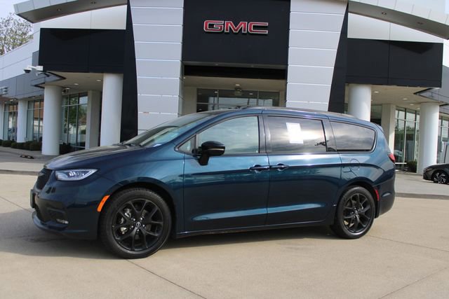 Used 2025 Chrysler Pacifica Limited FWD image 31