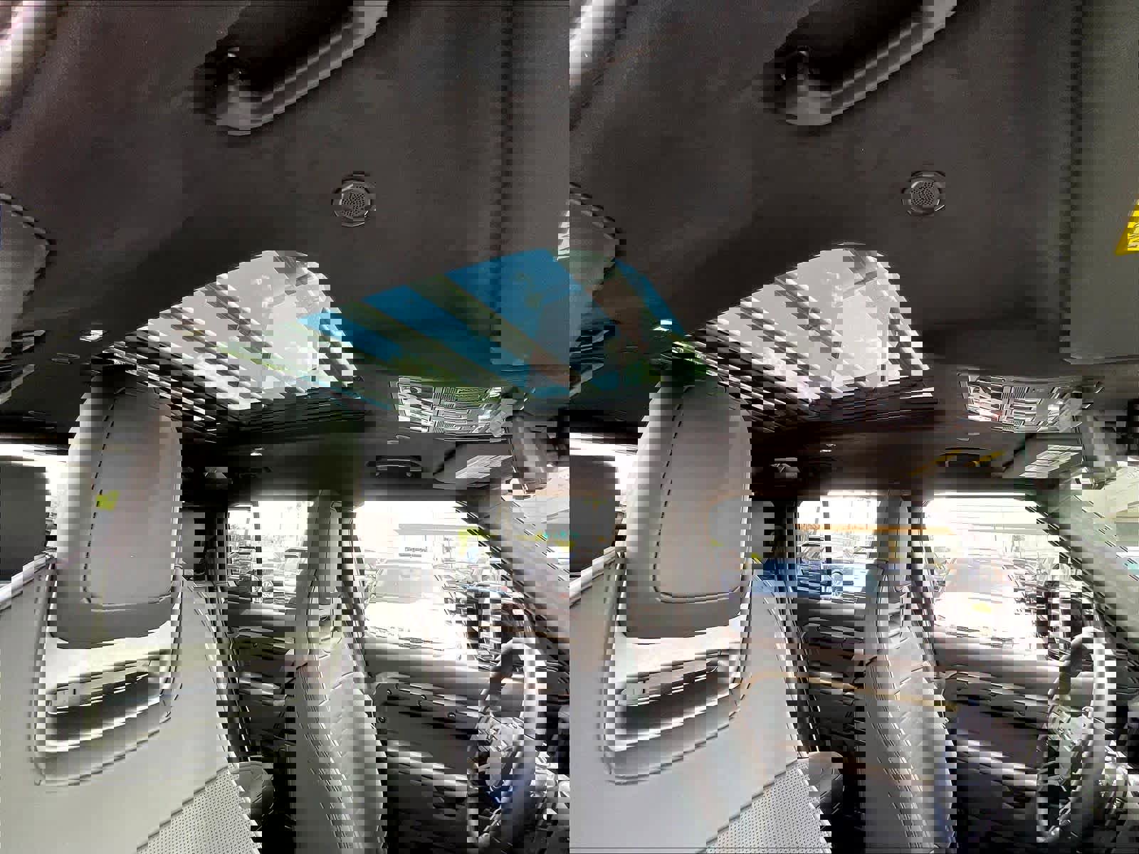 Used 2025 Land Rover Defender 110 AWD/4WD image 24