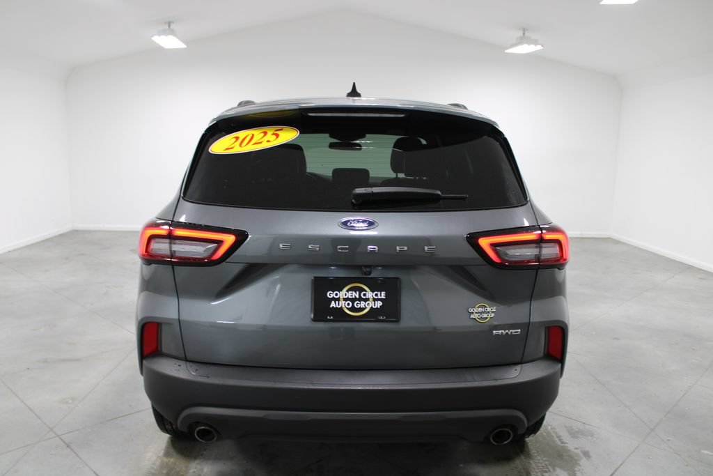 Used 2025 Ford Escape ST-Line AWD/4WD image 8