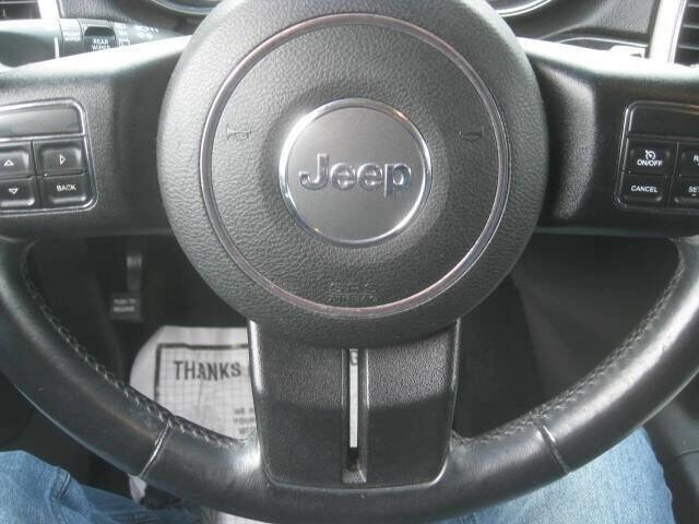 Used 2012 Jeep Grand Cherokee Laredo w/ Laredo E Group image 20