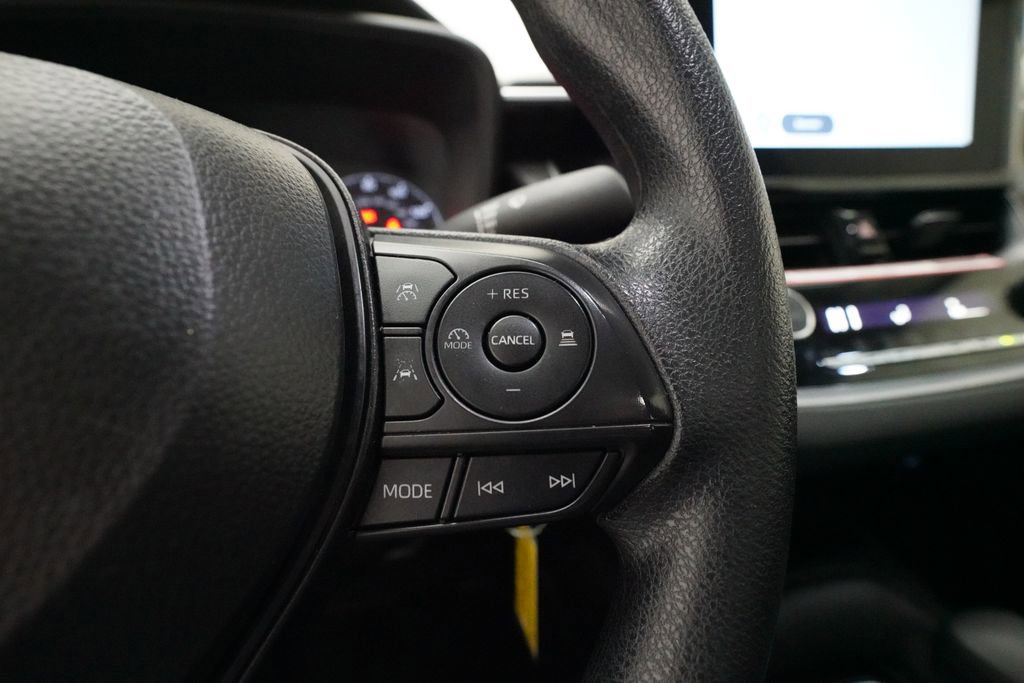 Used 2025 Toyota Corolla LE FWD image 18