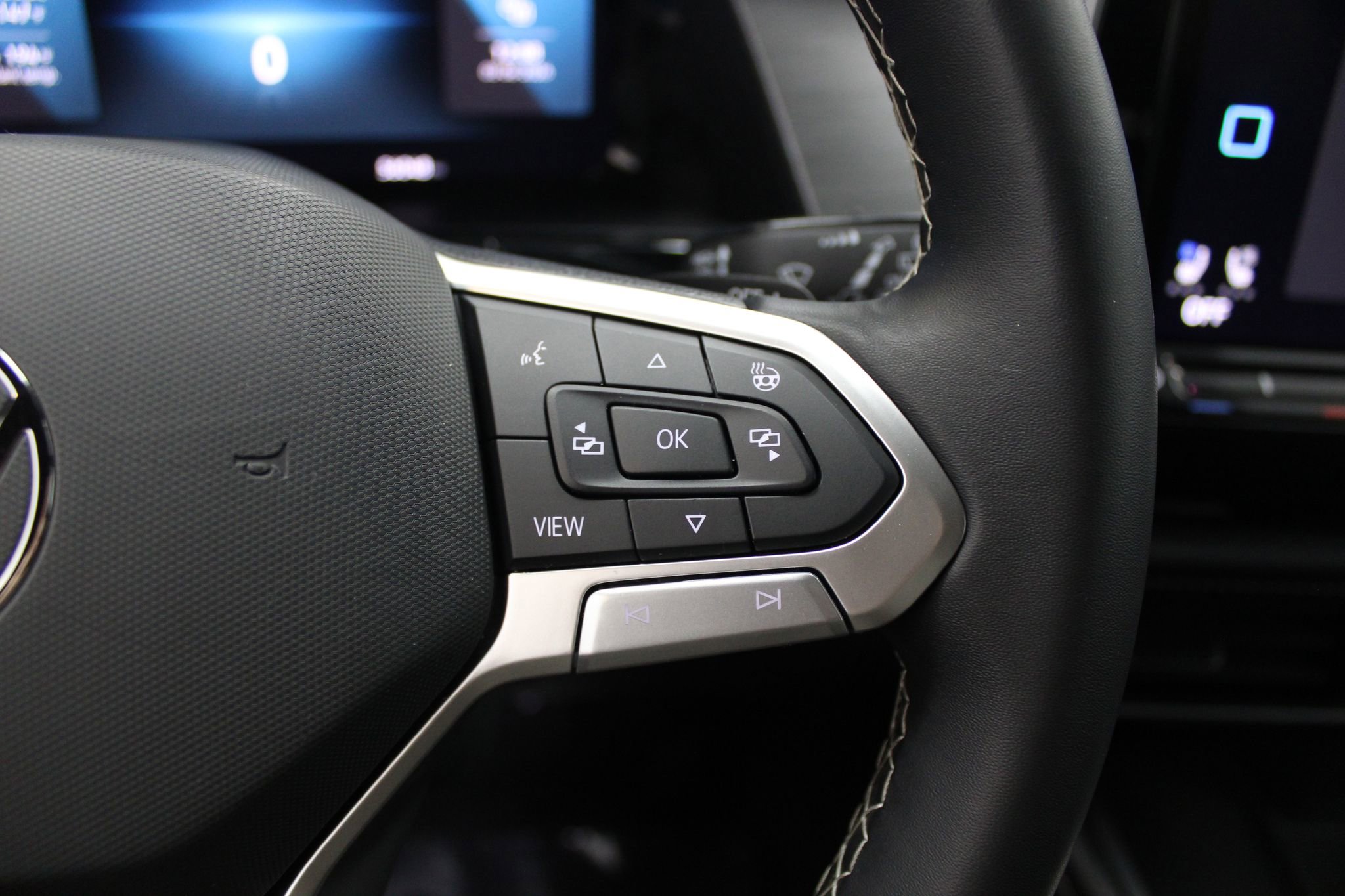 Used 2024 Volkswagen Atlas Cross Sport SE image 35