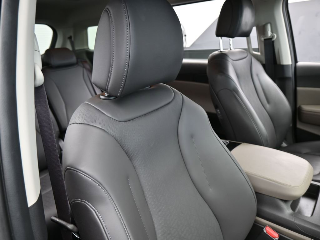 Used 2025 Kia Carnival image 41