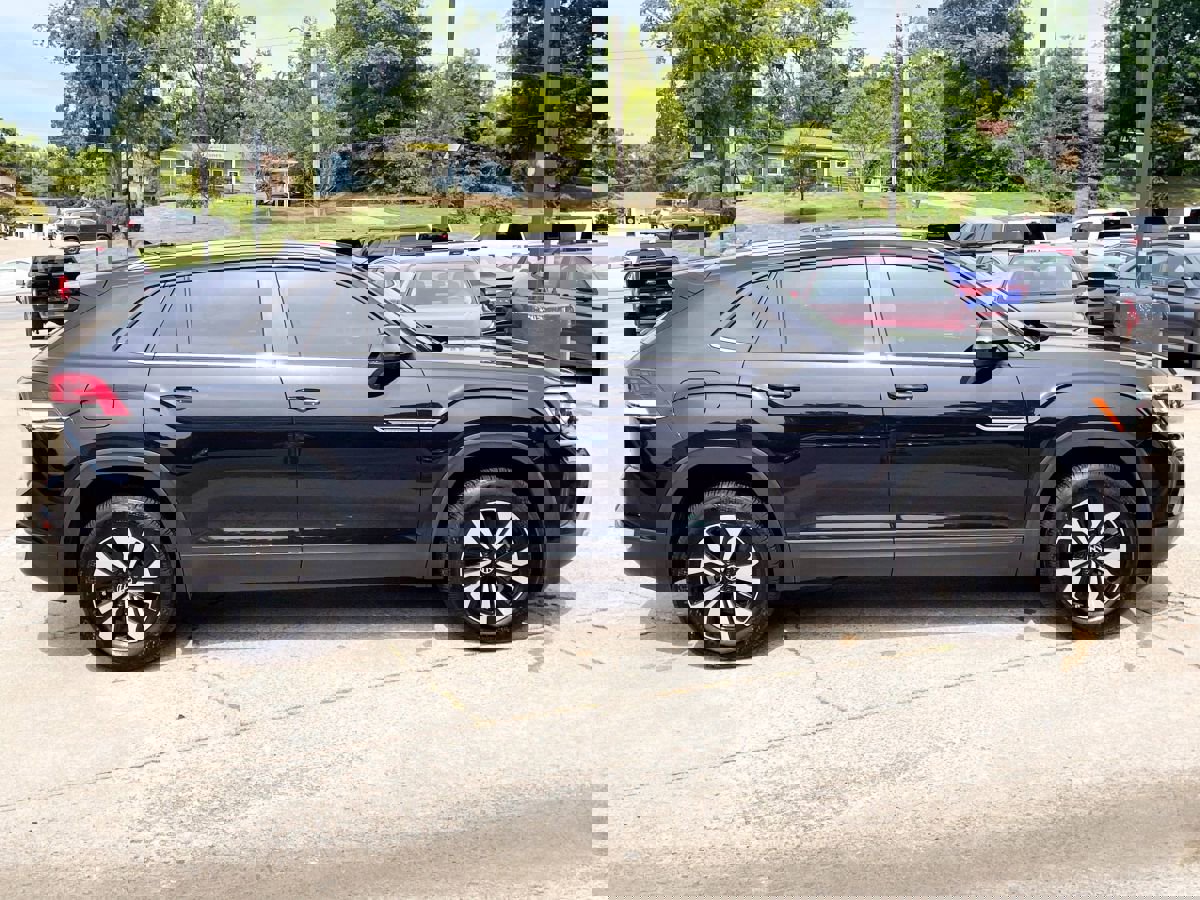 Used 2024 Volkswagen Atlas Cross Sport SE image 4