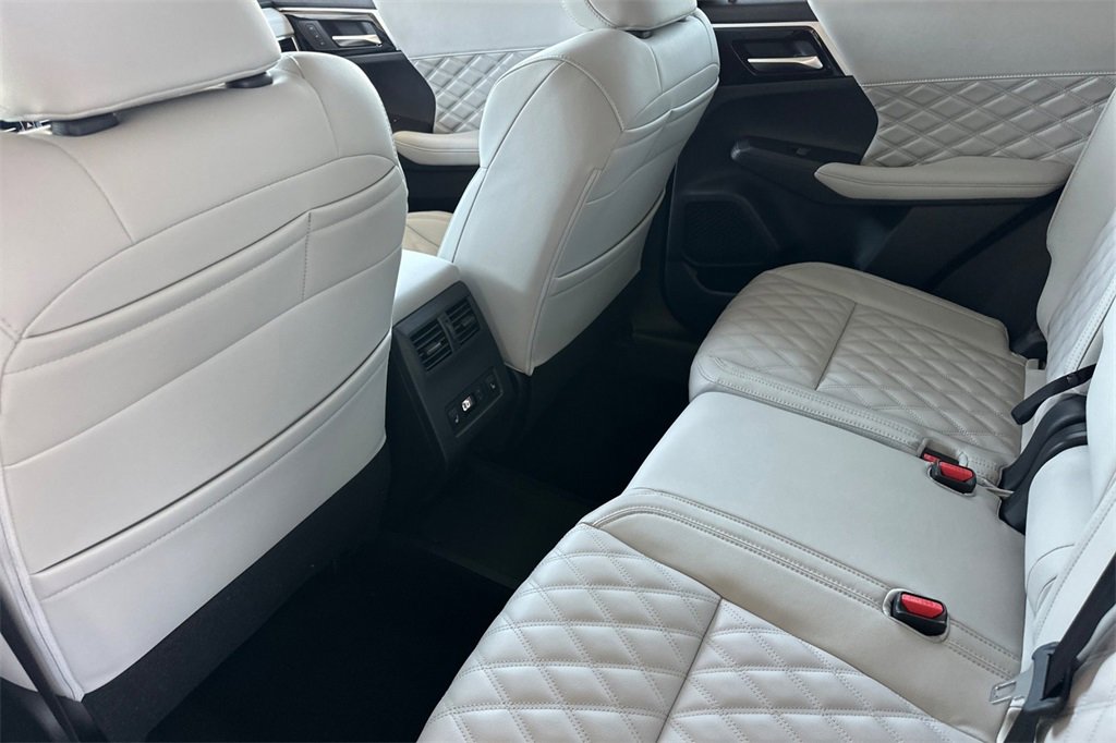 New 2025 Mitsubishi Outlander SEL image 13