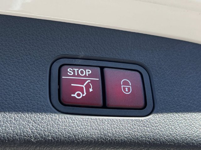 Used 2023 Mercedes-Benz GLC 300 4MATIC image 12