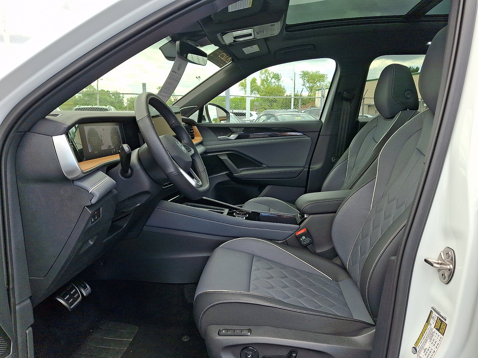 Certified 2025 Volkswagen Tiguan SEL R-Line AWD/4WD image 13