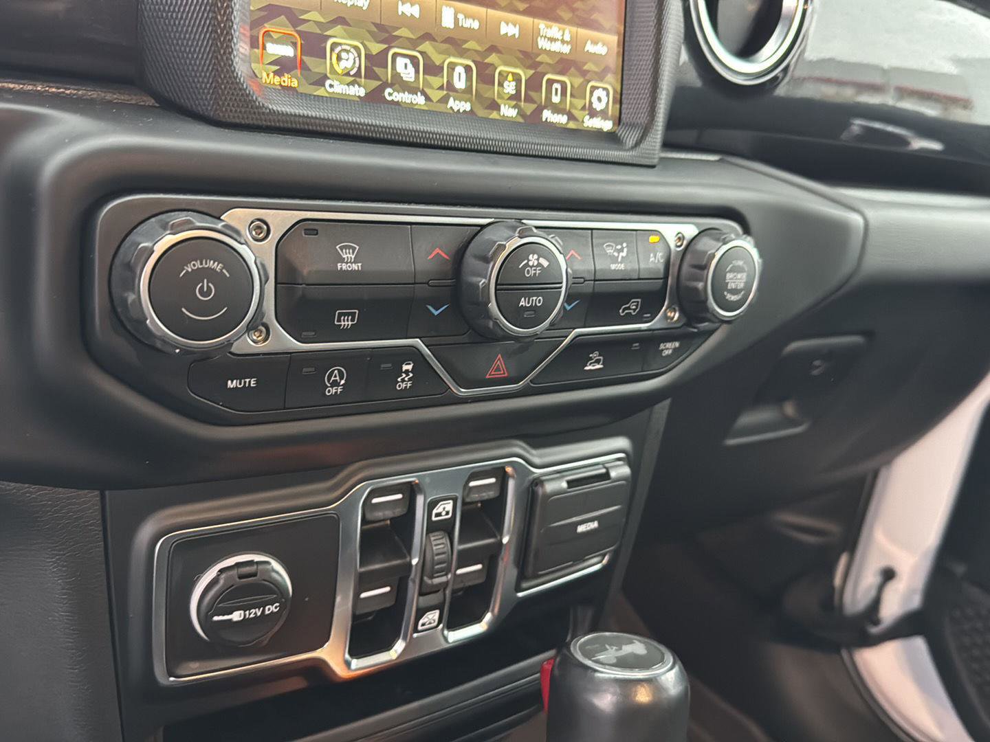 Used 2023 Jeep Wrangler Unlimited Sahara image 22