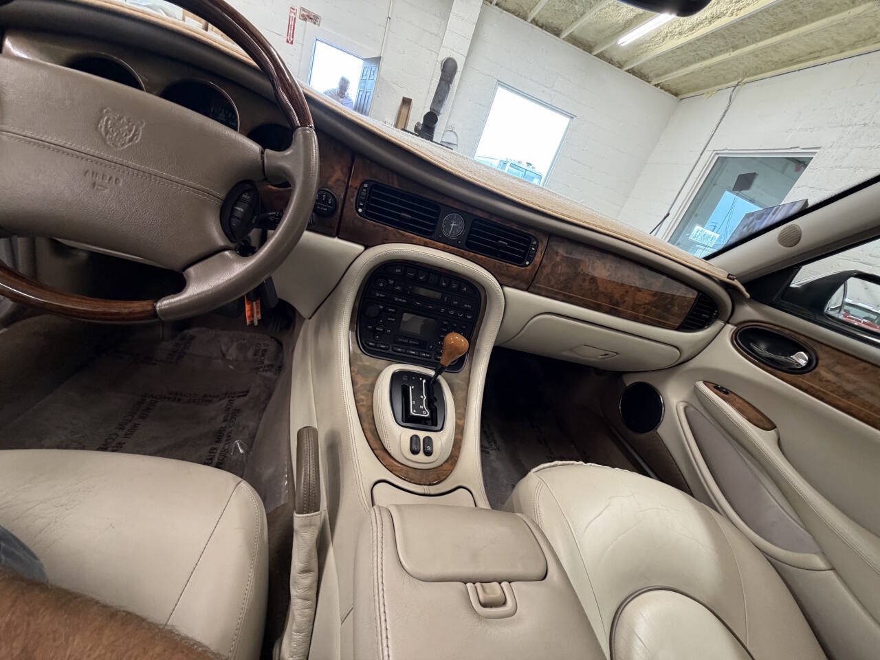 Used 2001 Jaguar XJ Vanden Plas RWD image 10
