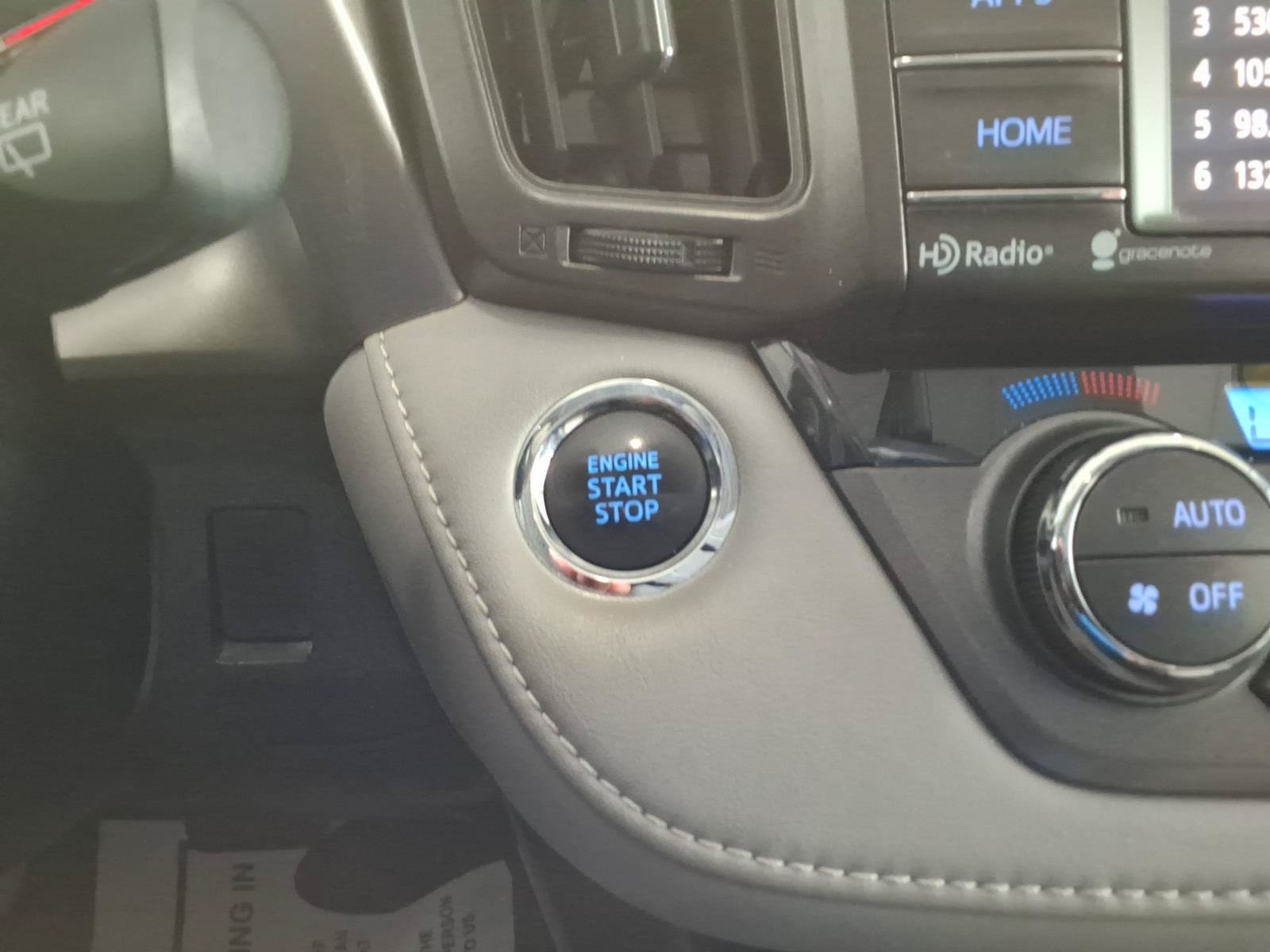Used 2015 Toyota RAV4 Limited AWD/4WD image 23