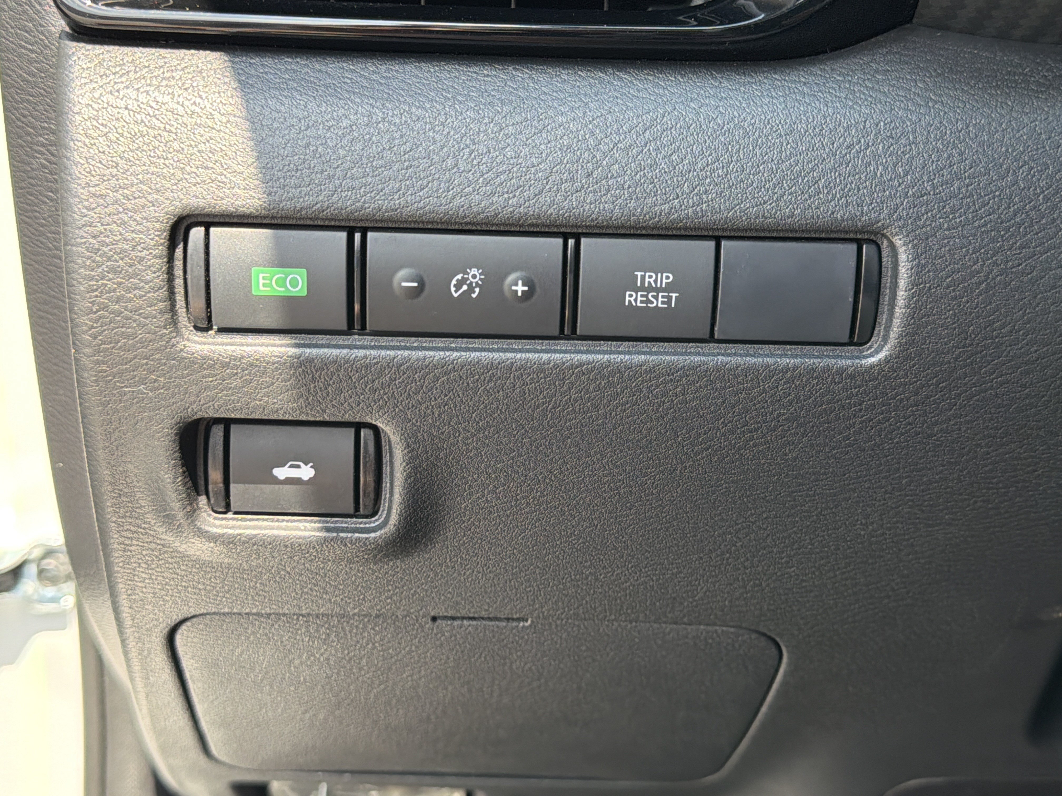 Used 2025 Nissan Sentra SV FWD image 37