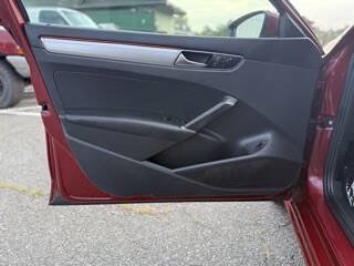 Used 2018 Volkswagen Passat 2.0T S w/ Driver Assistance Package FWD image 9