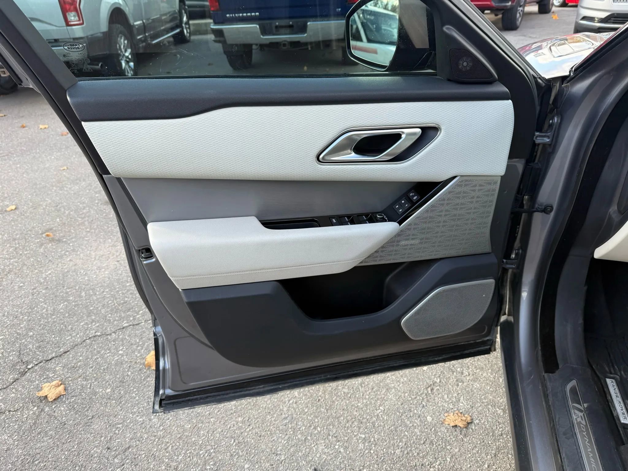 Used 2020 Land Rover Range Rover Velar R-Dynamic S image 21