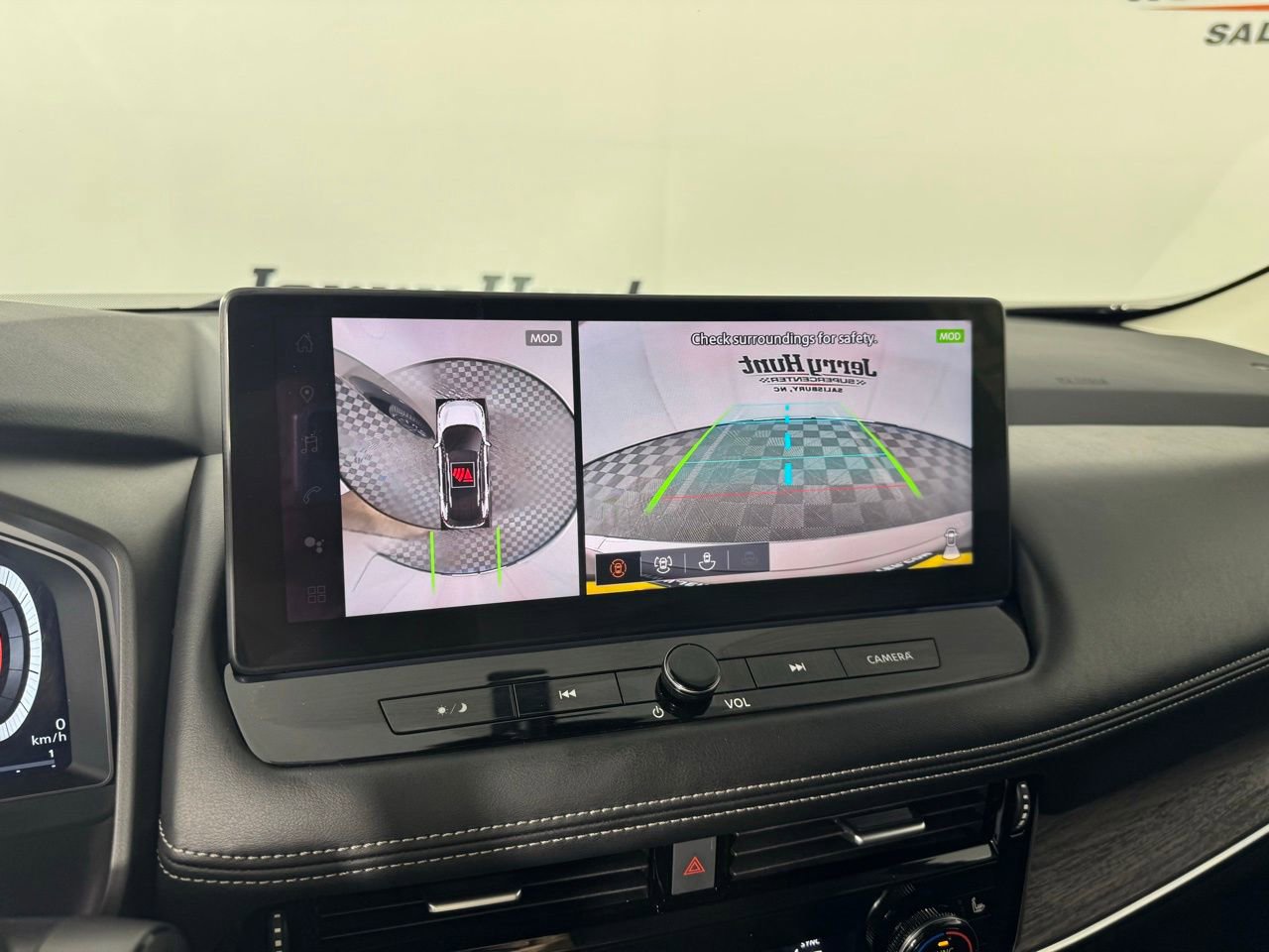 Used 2025 Nissan Rogue Platinum AWD/4WD image 18
