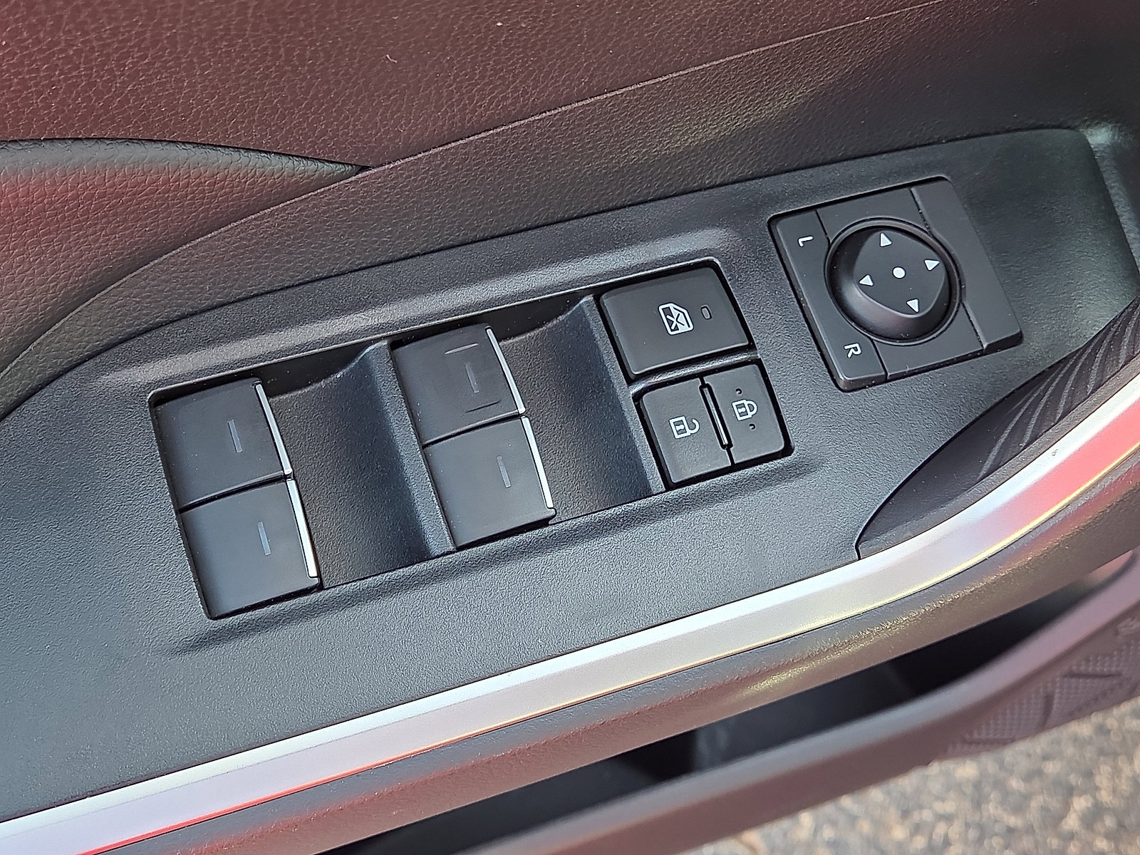 Used 2024 Toyota RAV4 XLE w/ Convenience Package AWD/4WD image 13