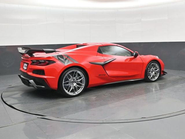 Used 2024 Chevrolet Corvette Z06 w/ Z07 Performance Package image 3
