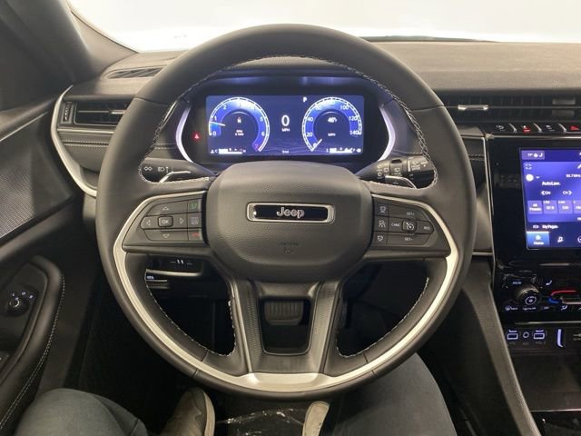 Used 2025 Jeep Grand Cherokee Laredo X w/ Luxury Tech Group I image 15