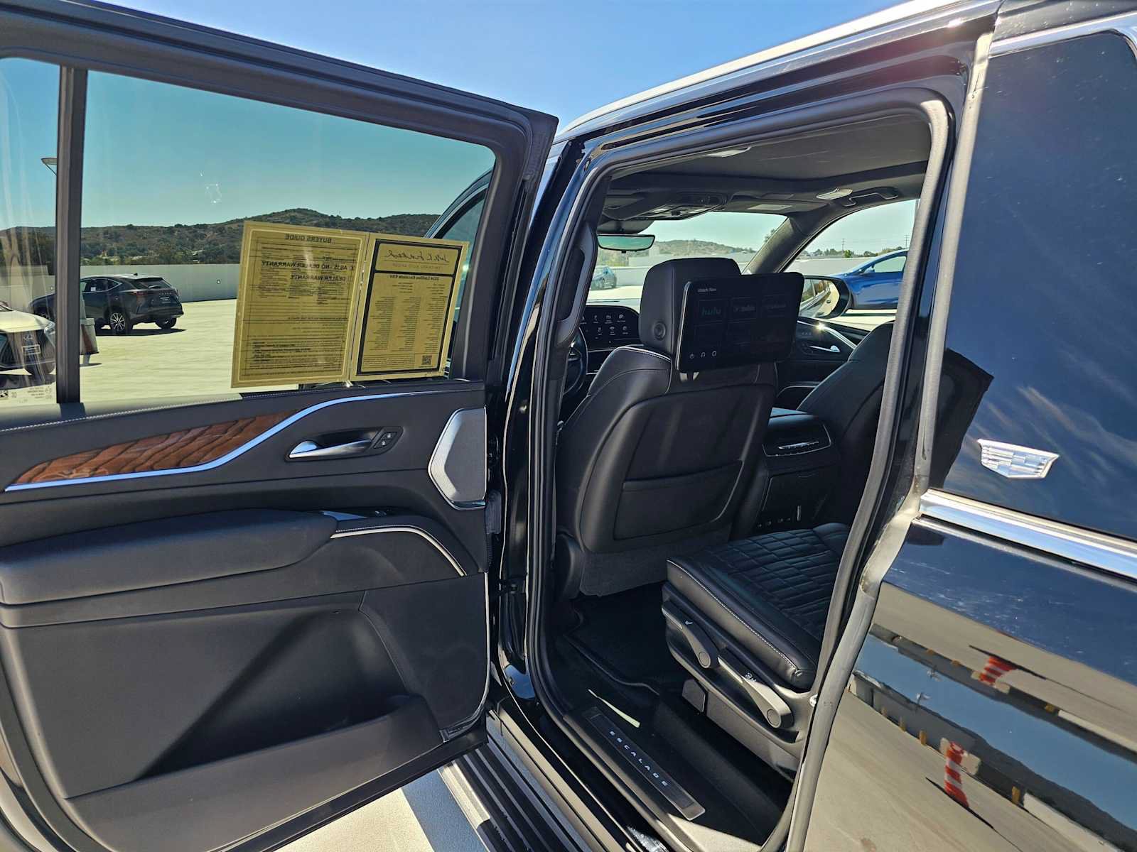 Used 2024 Cadillac Escalade ESV Premium Luxury Platinum AWD/4WD image 18