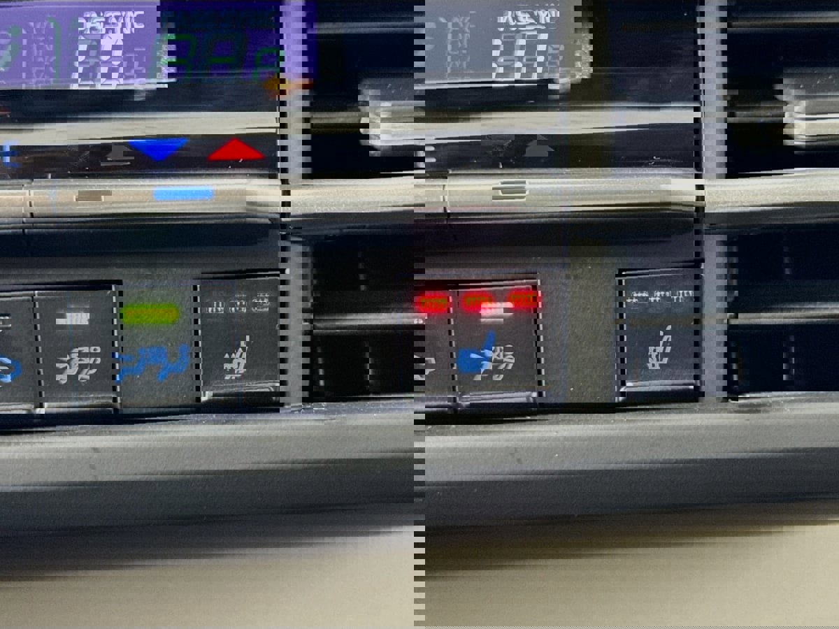 Used 2024 Toyota Sienna XLE image 23