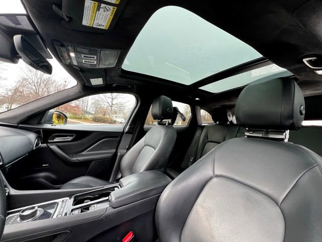 Used 2020 Jaguar F-PACE Premium image 44