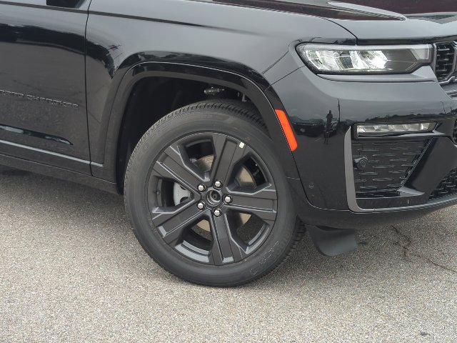 New 2027 Jeep Grand Cherokee Limited AWD/4WD image 2