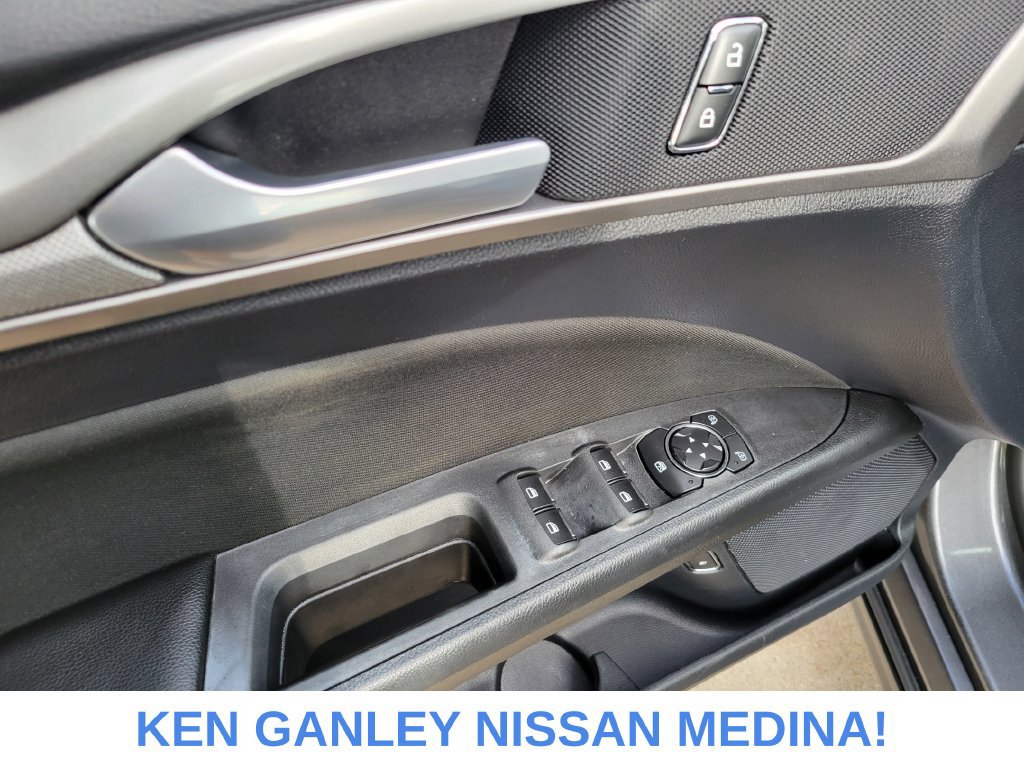 Used 2020 Ford Fusion SE FWD image 37