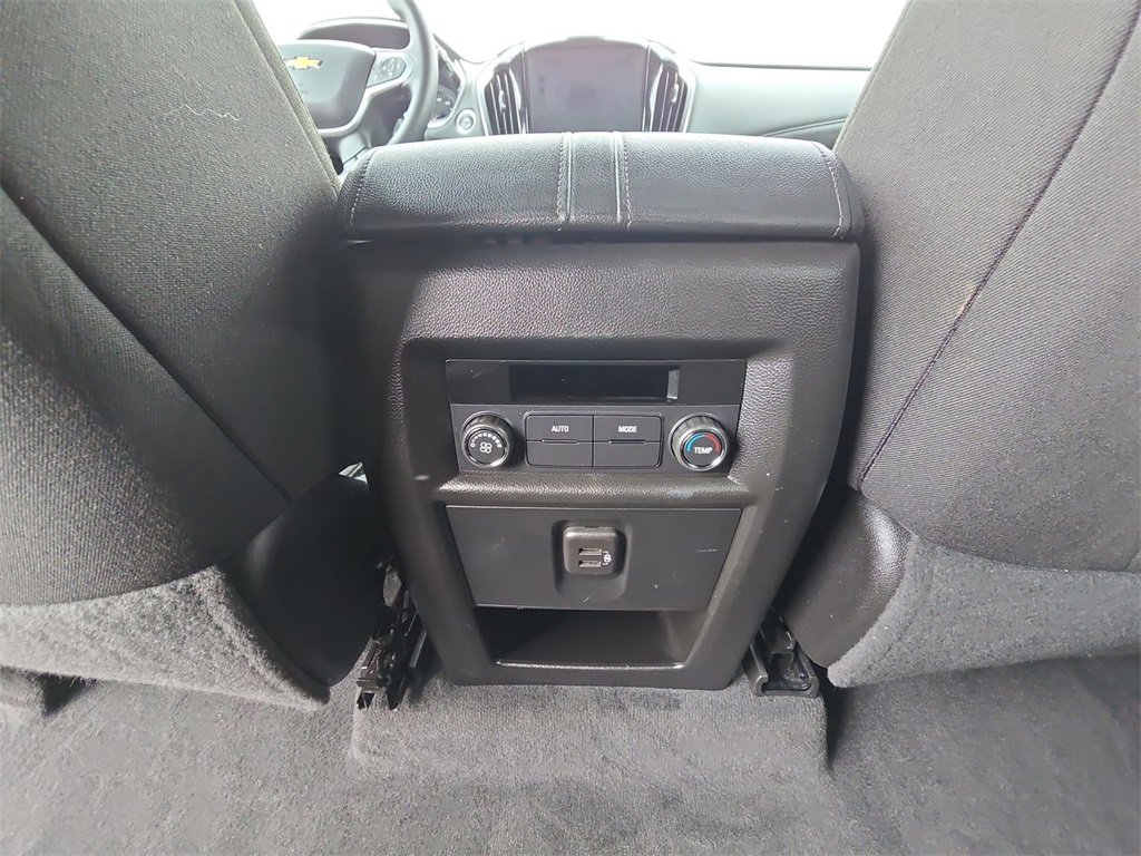 Used 2023 Chevrolet Traverse LT image 22