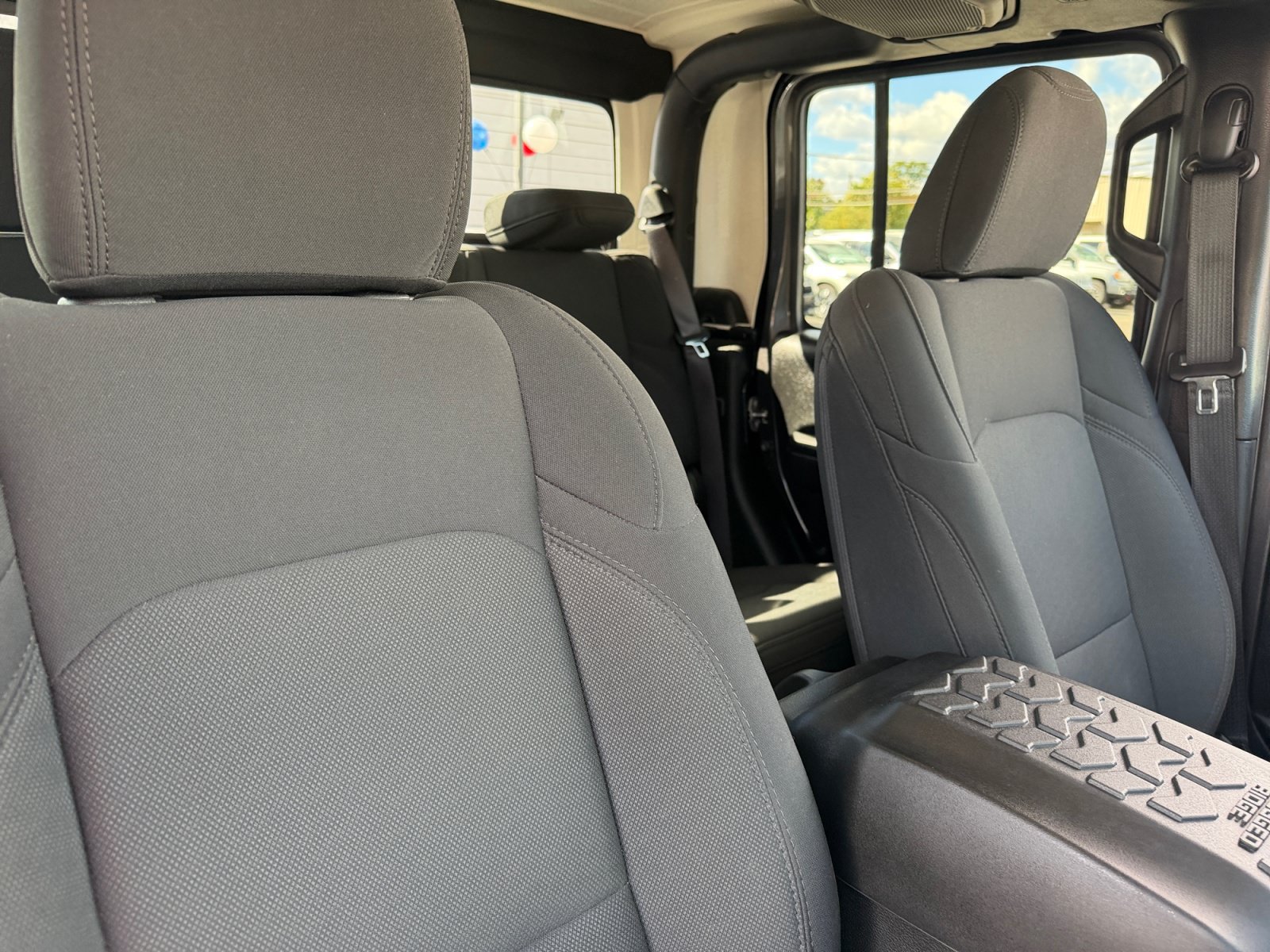 Used 2021 Jeep Gladiator Sport AWD/4WD image 9