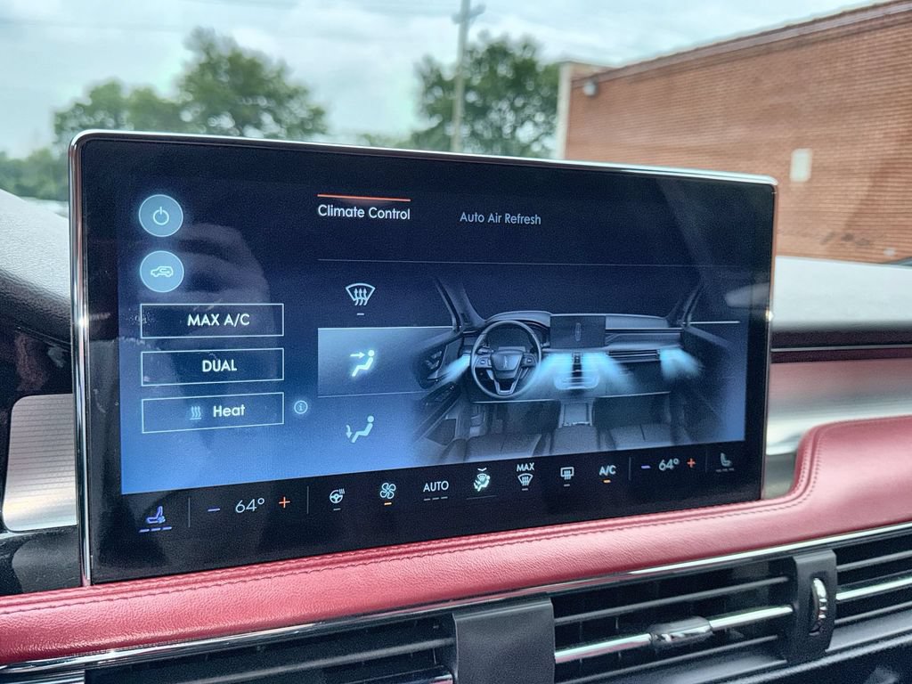 Used 2025 Lincoln Corsair Grand Touring w/ Equipment Group 302A AWD/4WD image 17