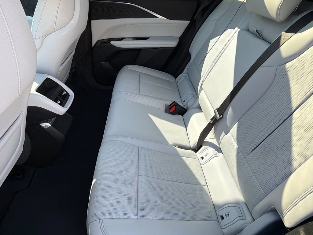 Used 2024 Cadillac Lyriq Sport RWD image 16