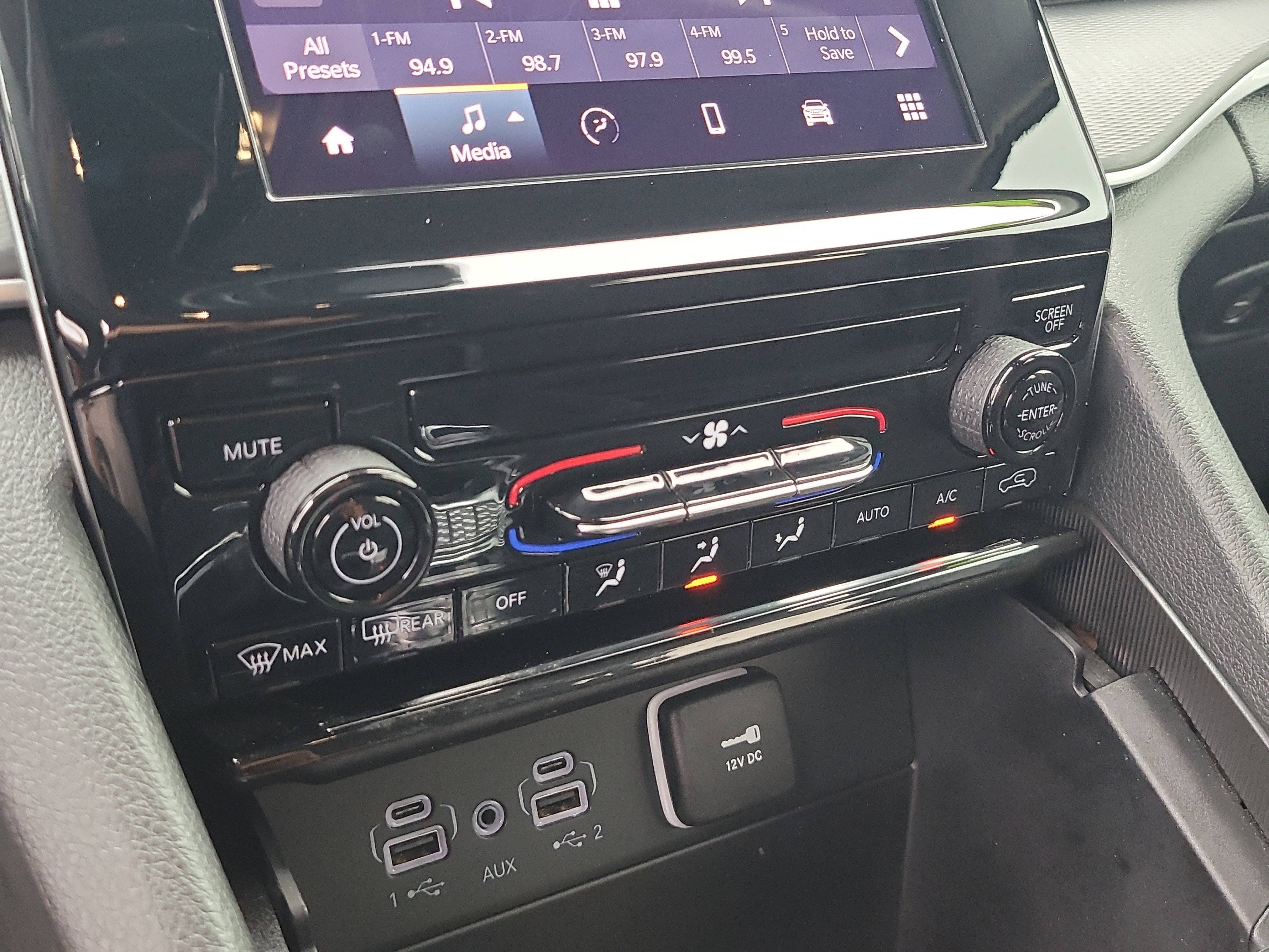 Used 2024 Jeep Grand Cherokee Laredo image 22