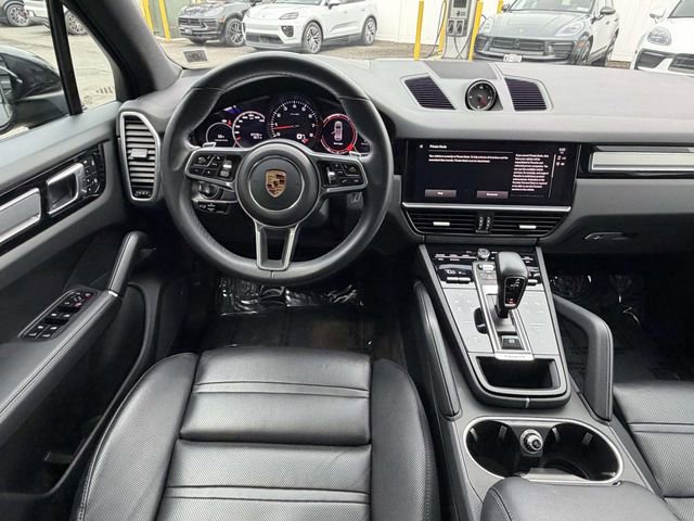Certified 2023 Porsche Cayenne Platinum Edition image 6
