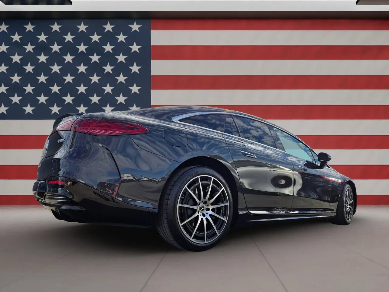 Used 2023 Mercedes-Benz EQS 580 4MATIC Sedan w/ Exclusive Trim Package image 29