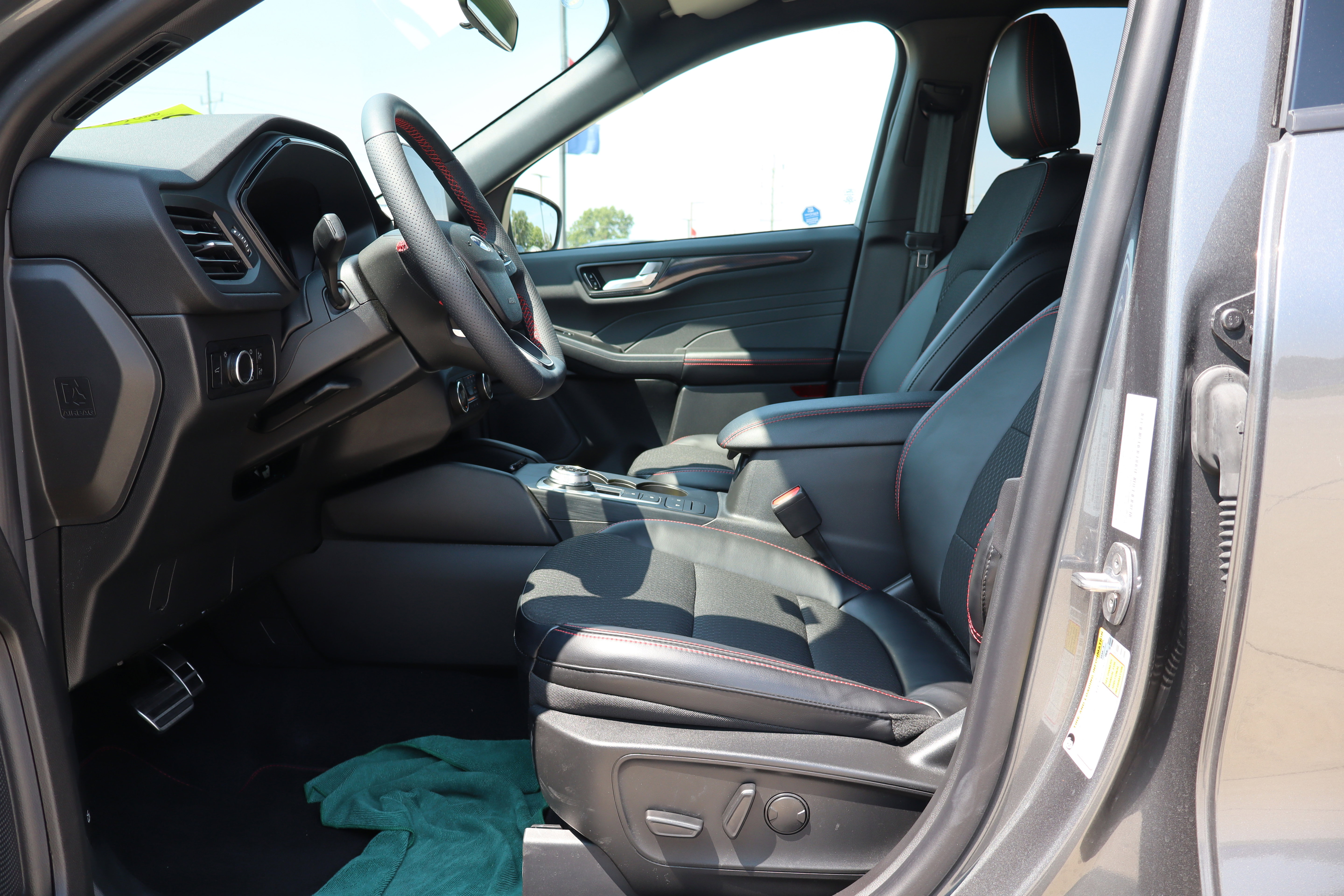 Used 2023 Ford Escape ST-Line AWD/4WD image 10