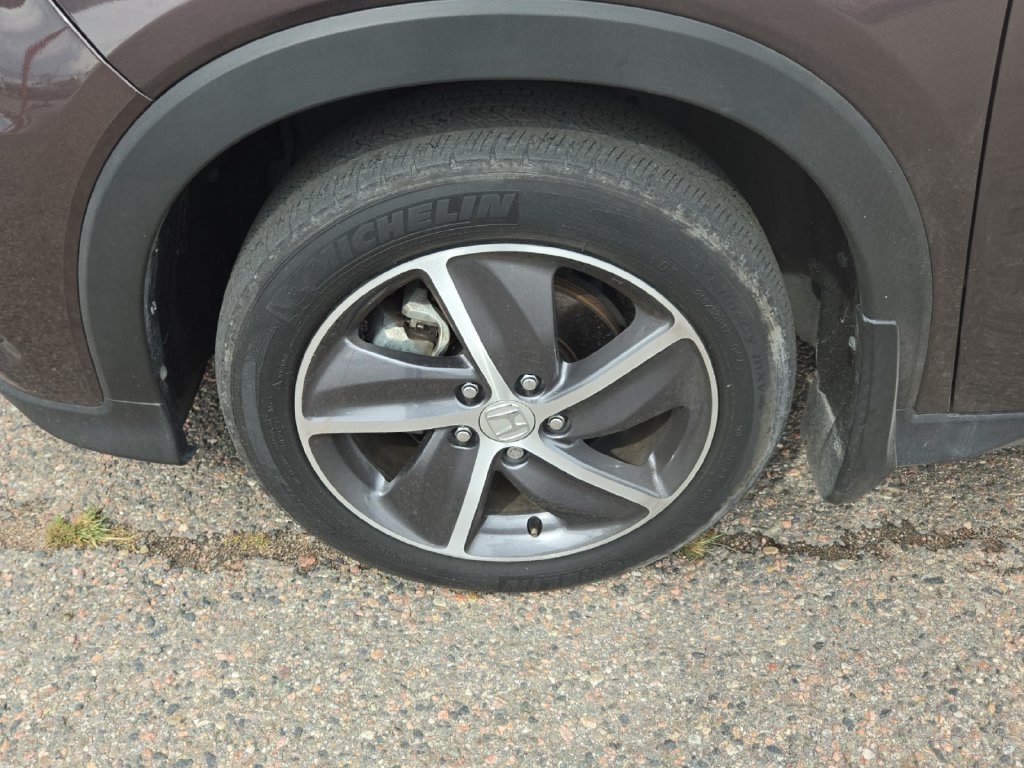 Used 2021 Honda HR-V EX-L image 4