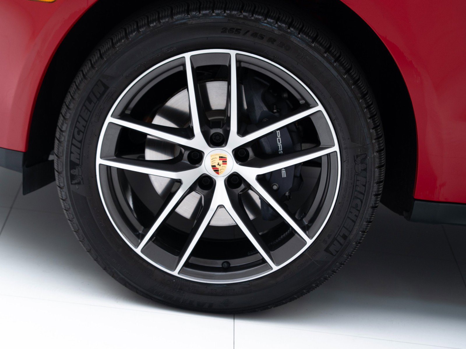 Certified 2025 Porsche Macan image 12