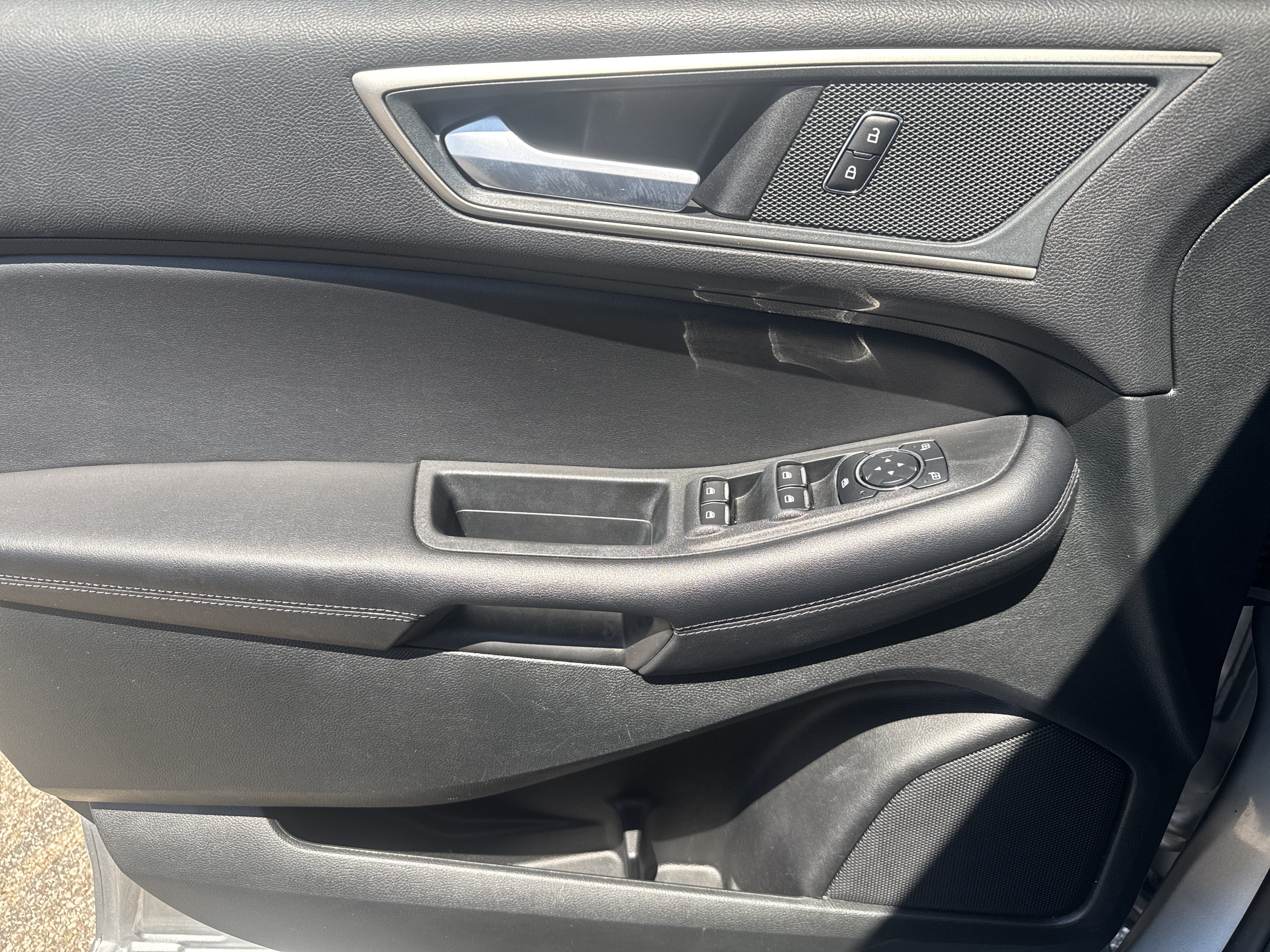 Used 2024 Ford Edge SEL AWD/4WD image 9
