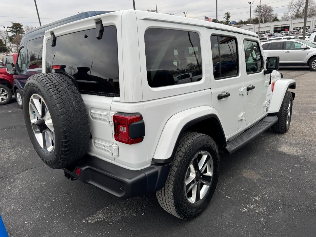 Used 2019 Jeep Wrangler Unlimited Sahara w/ Dual Top Group image 4