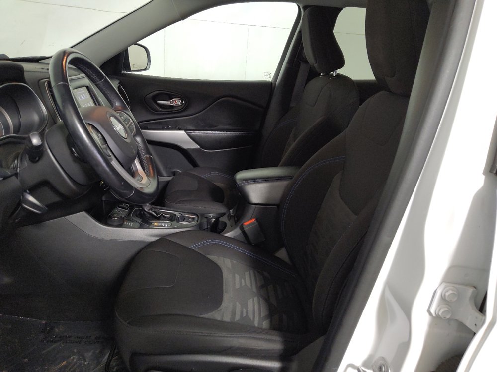 Used 2020 Jeep Cherokee Latitude AWD/4WD image 17