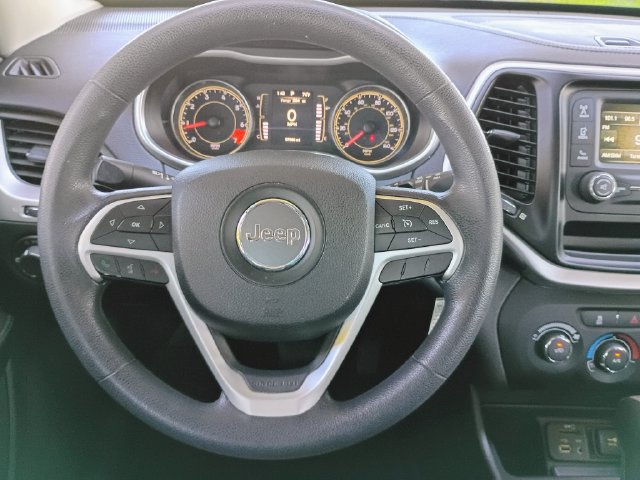 Used 2014 Jeep Cherokee Sport FWD image 32