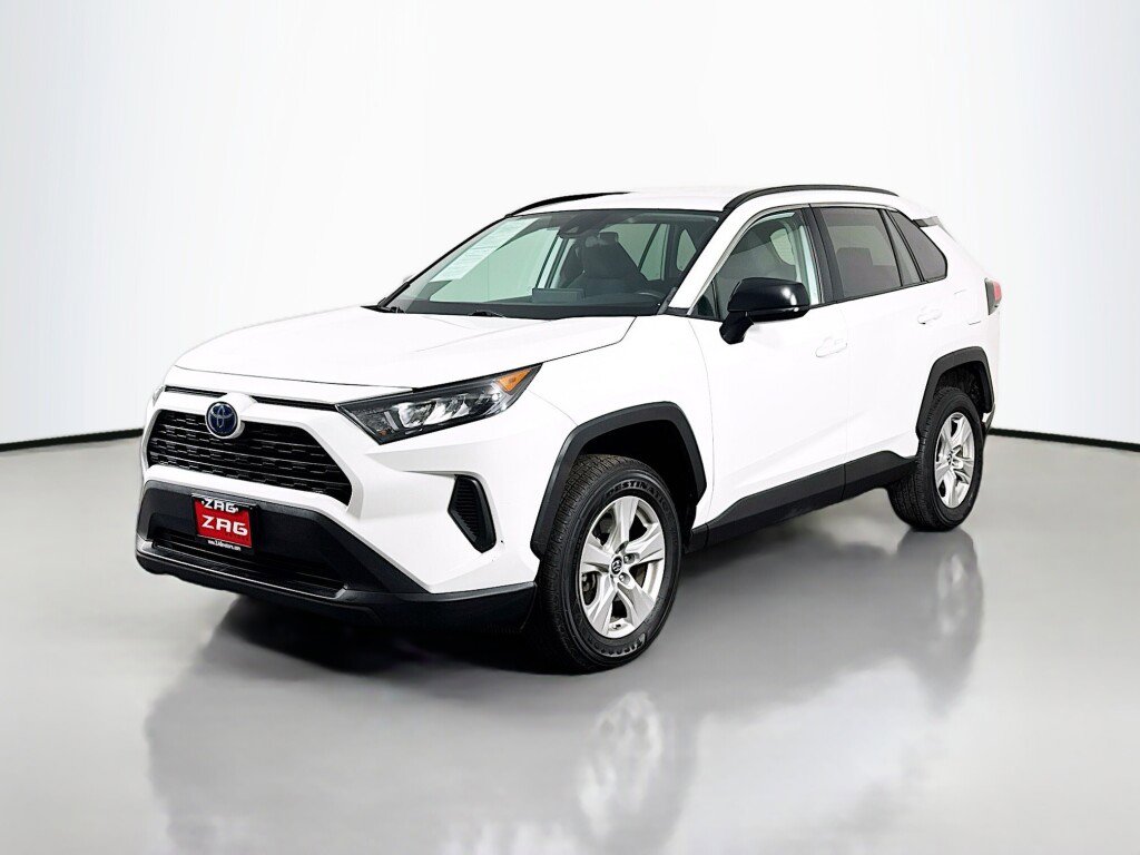 Used 2021 Toyota RAV4 LE image 1