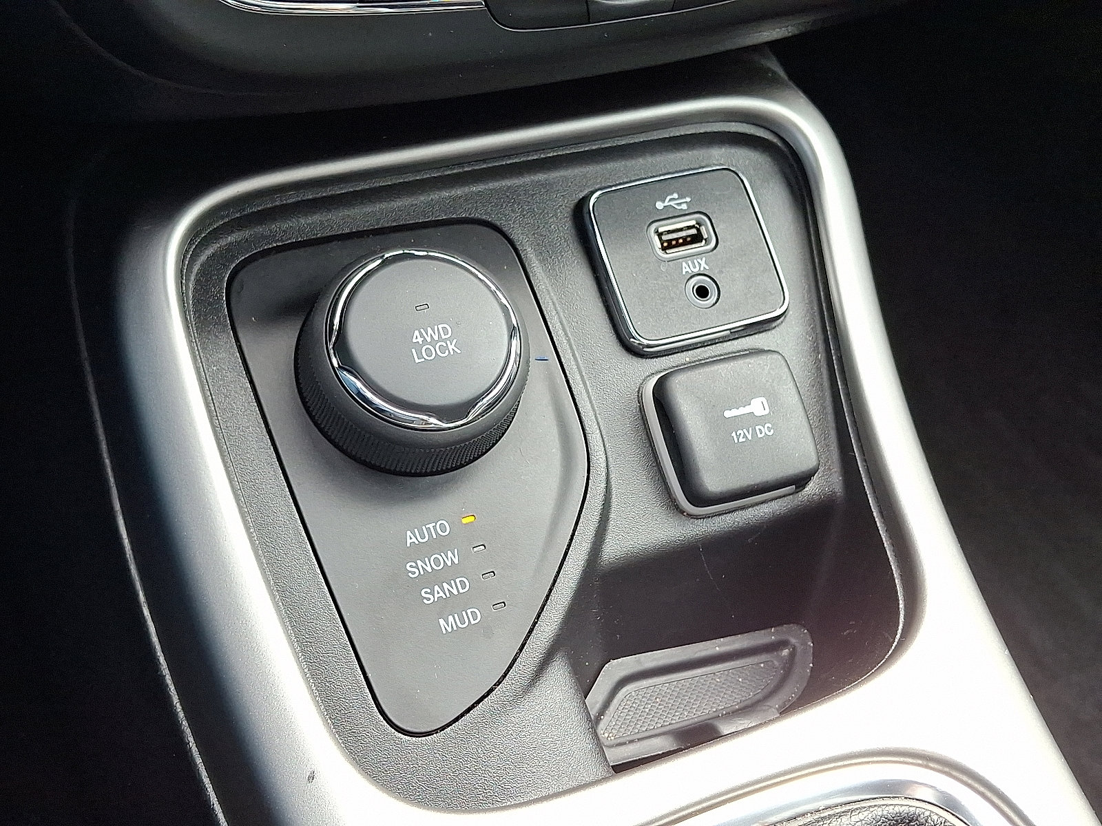 Used 2017 Jeep Compass Latitude w/ Popular Equipment Group AWD/4WD image 25