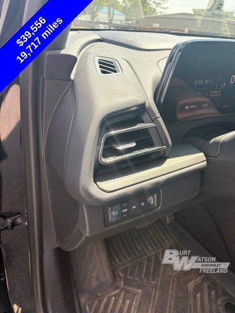 Used 2025 Chevrolet Traverse LT w/ Driver Confidence Package AWD/4WD image 11