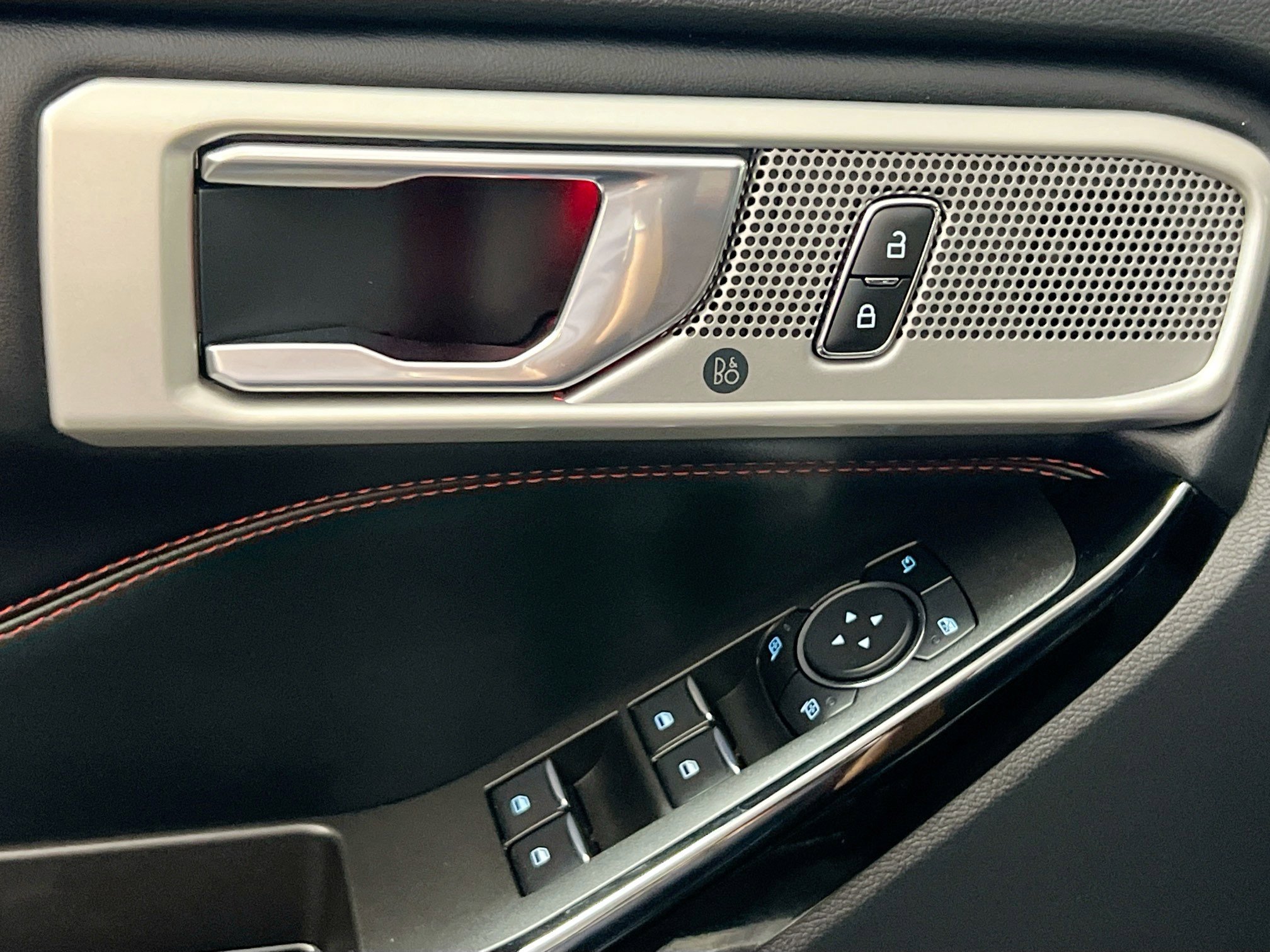 Used 2023 Ford Explorer ST-Line image 16