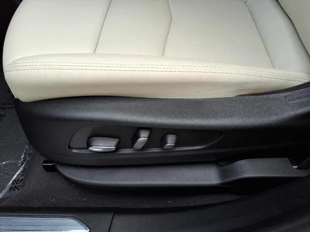 Used 2025 Cadillac XT5 Sportv AWD/4WD image 21