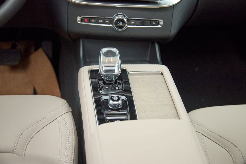 New 2026 Volvo XC90 B5 Plus w/ Protection Package image 29